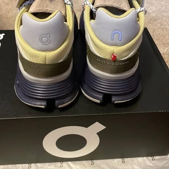 On cloud cloud nova limited edition - Picture 3 of 4